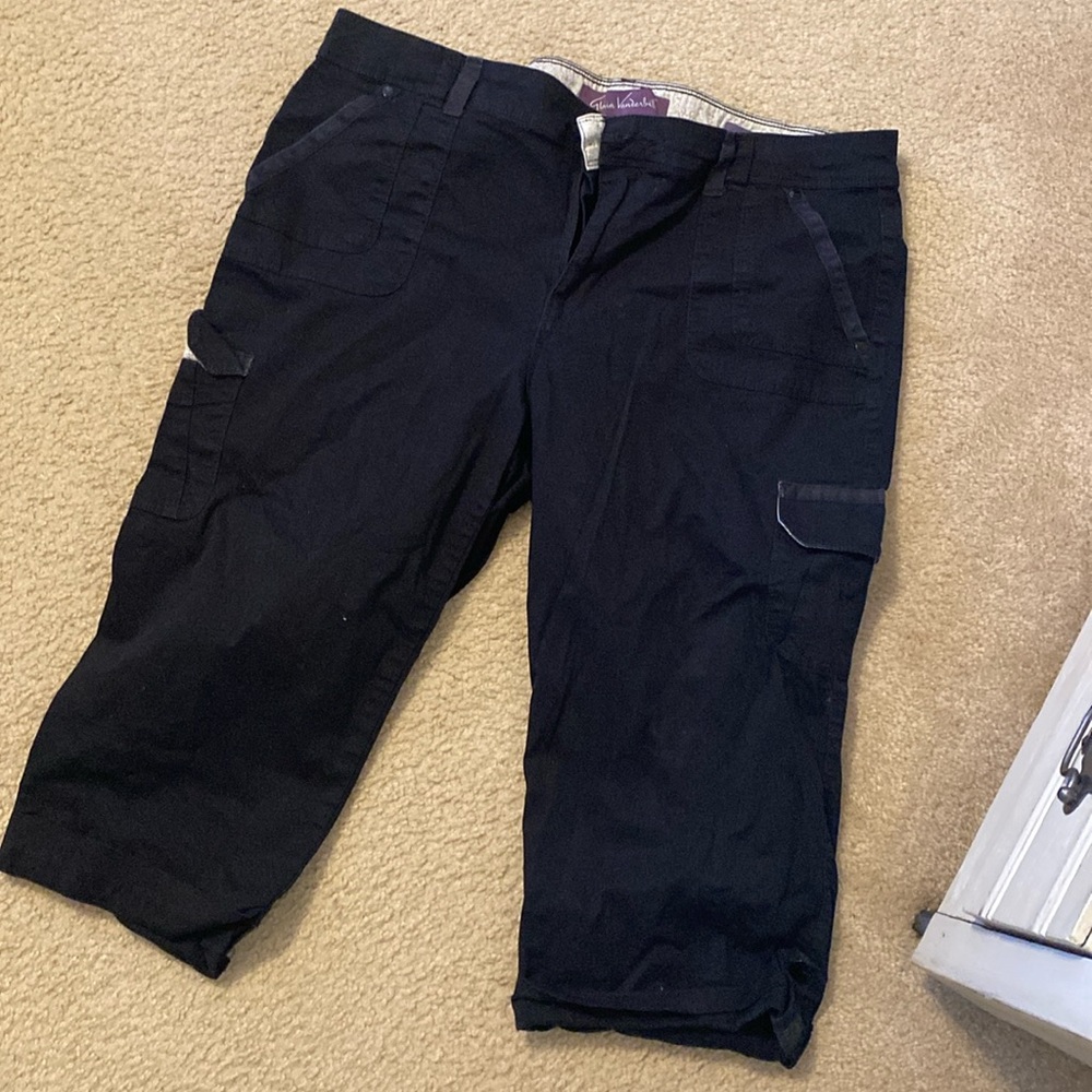 Black nwot Capri pants
